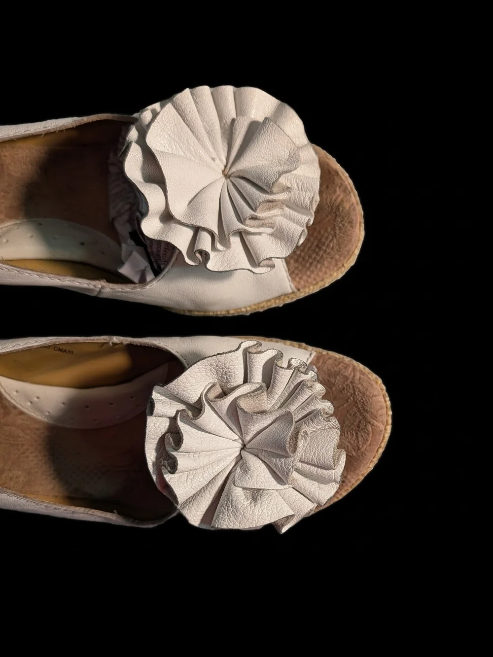 boc White Ruffle Leather Slingback Wedge Sandals Size 9